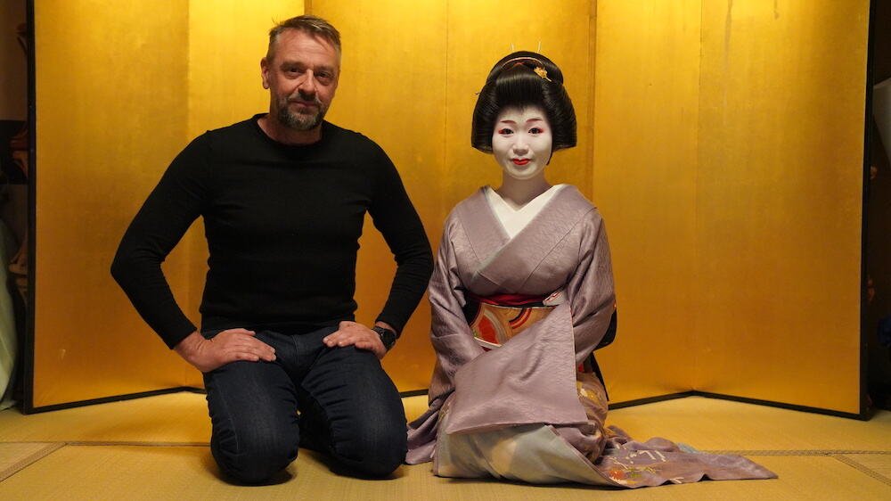 Tom Waes bezoekt in Japan authentieke geisha