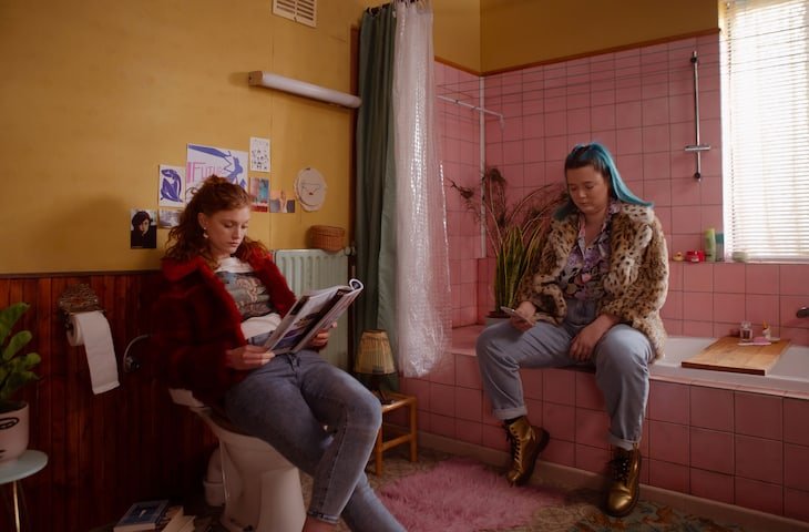 Axelle Verkempinck en Anne-Laure Vandeputte in Bathroom Stories - regie Eva Cools / Sputnik Media